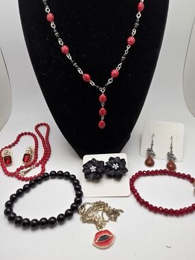 ​Red and Black Costume Jewelry Set Lot GLASS Ladybug Lips Enamel Crystals 7pc